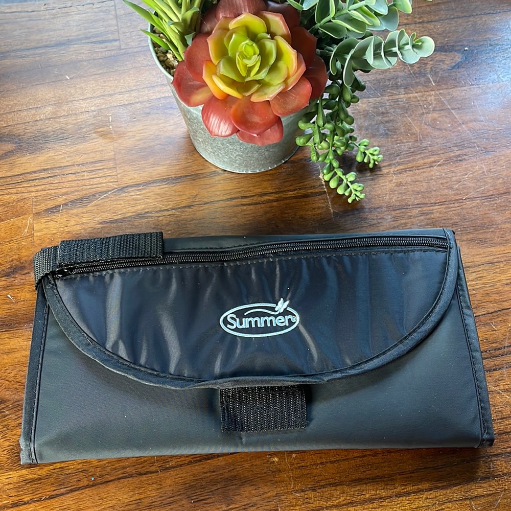 Travel changing pad with organization pockets